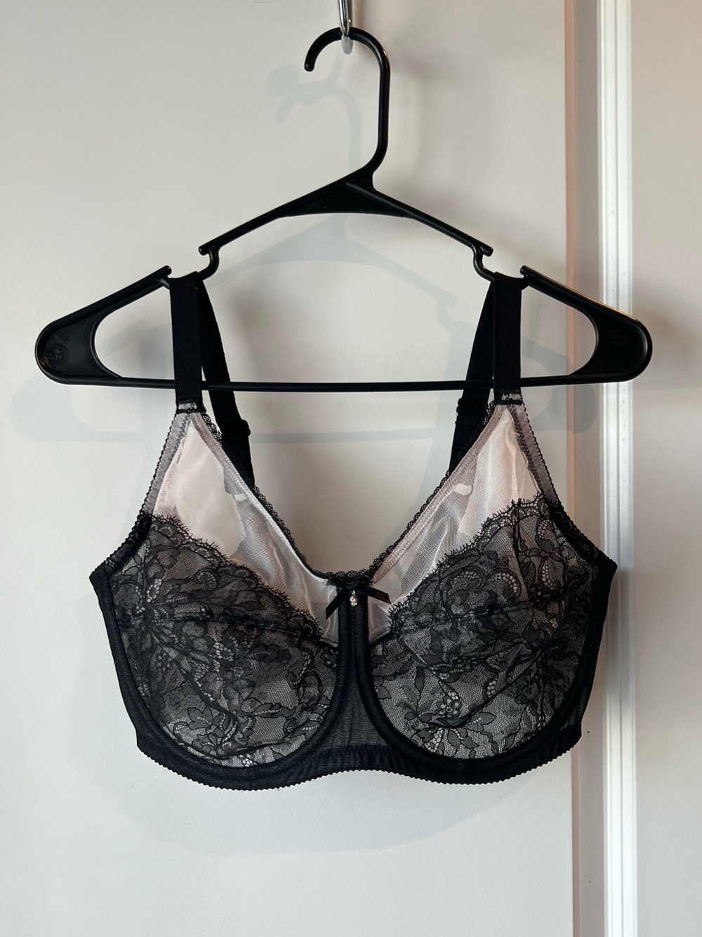 Wacoal Black Lace Underwire Bra with Sheer Cups. Size 38DDD
